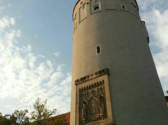 Dicker Turm